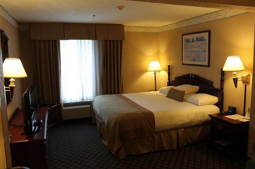 Comfort Inn & Suites Columbus North Экстерьер фото