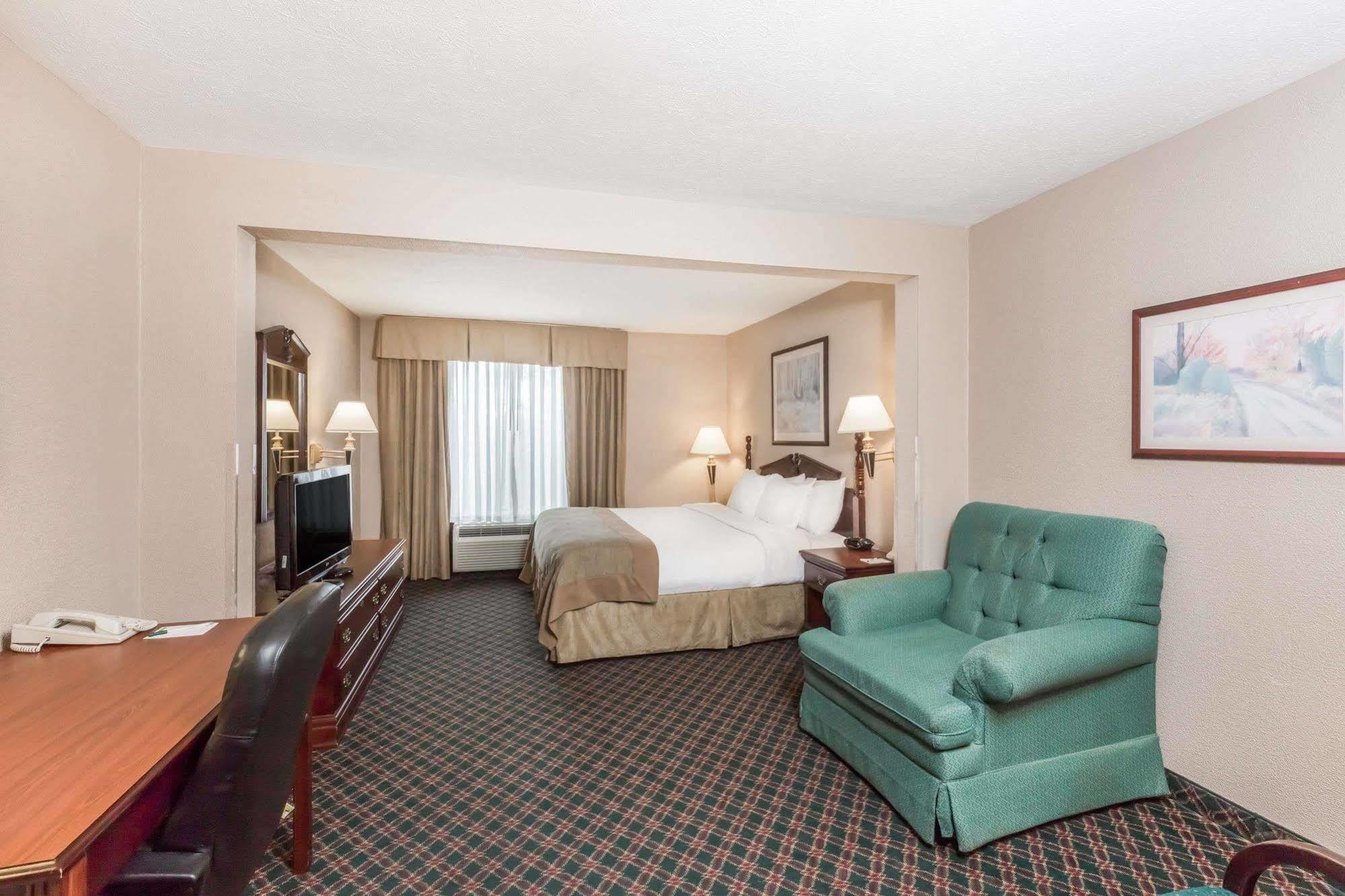 Comfort Inn & Suites Columbus North Экстерьер фото