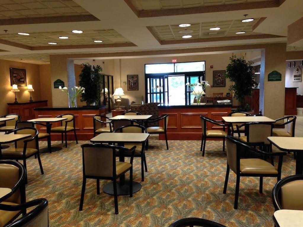 Comfort Inn & Suites Columbus North Экстерьер фото